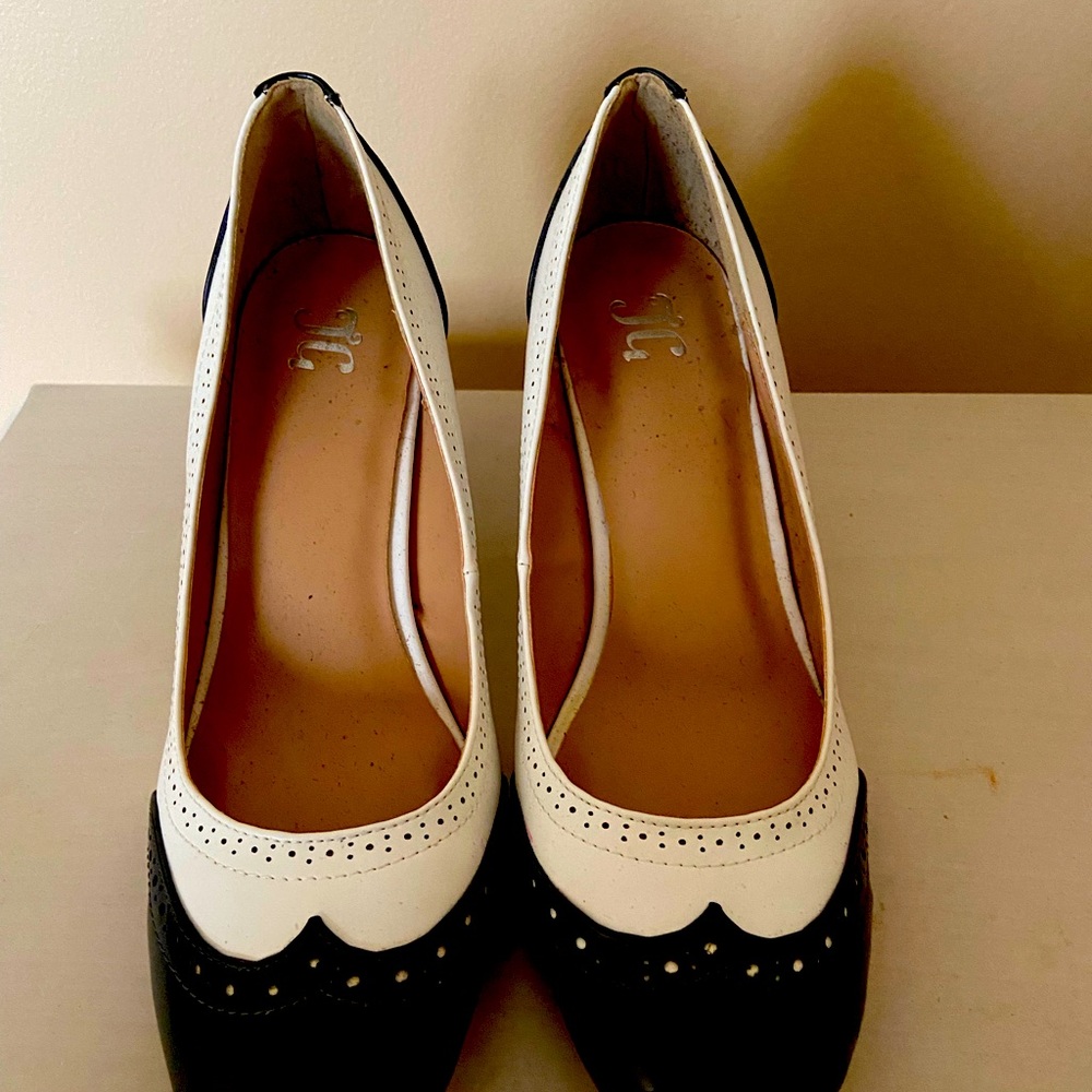 Journey Spectator Pumps. Grey and white. Size 9